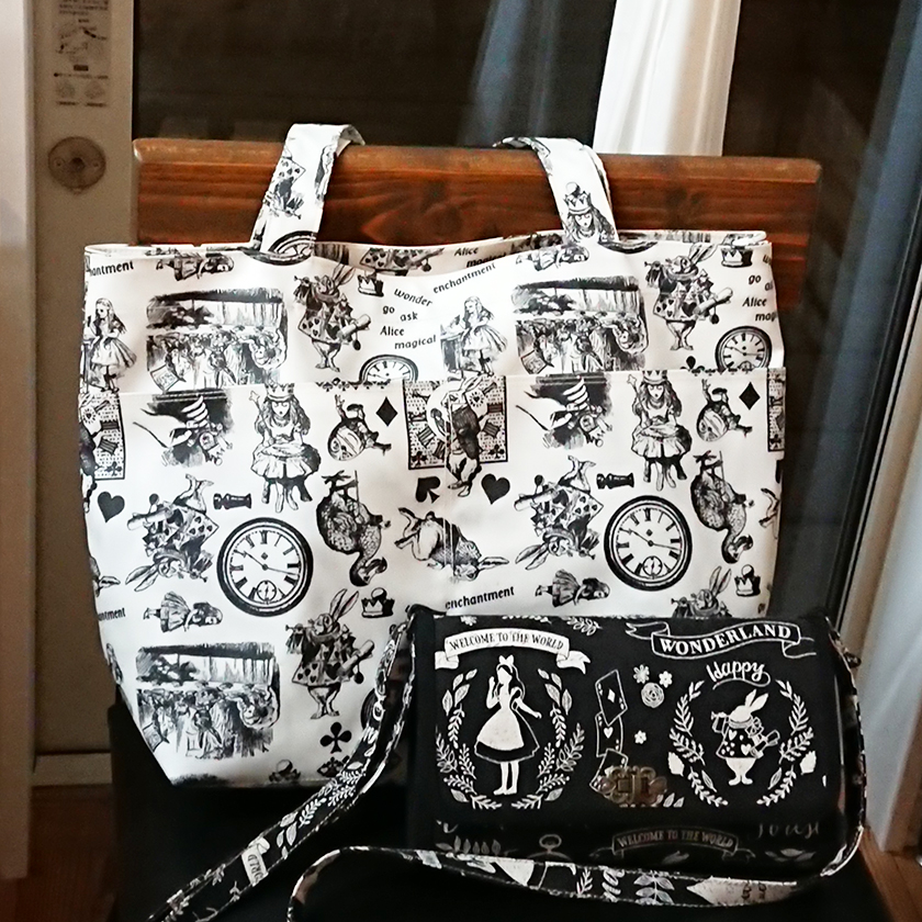 アリス トート スマホも入る長財布